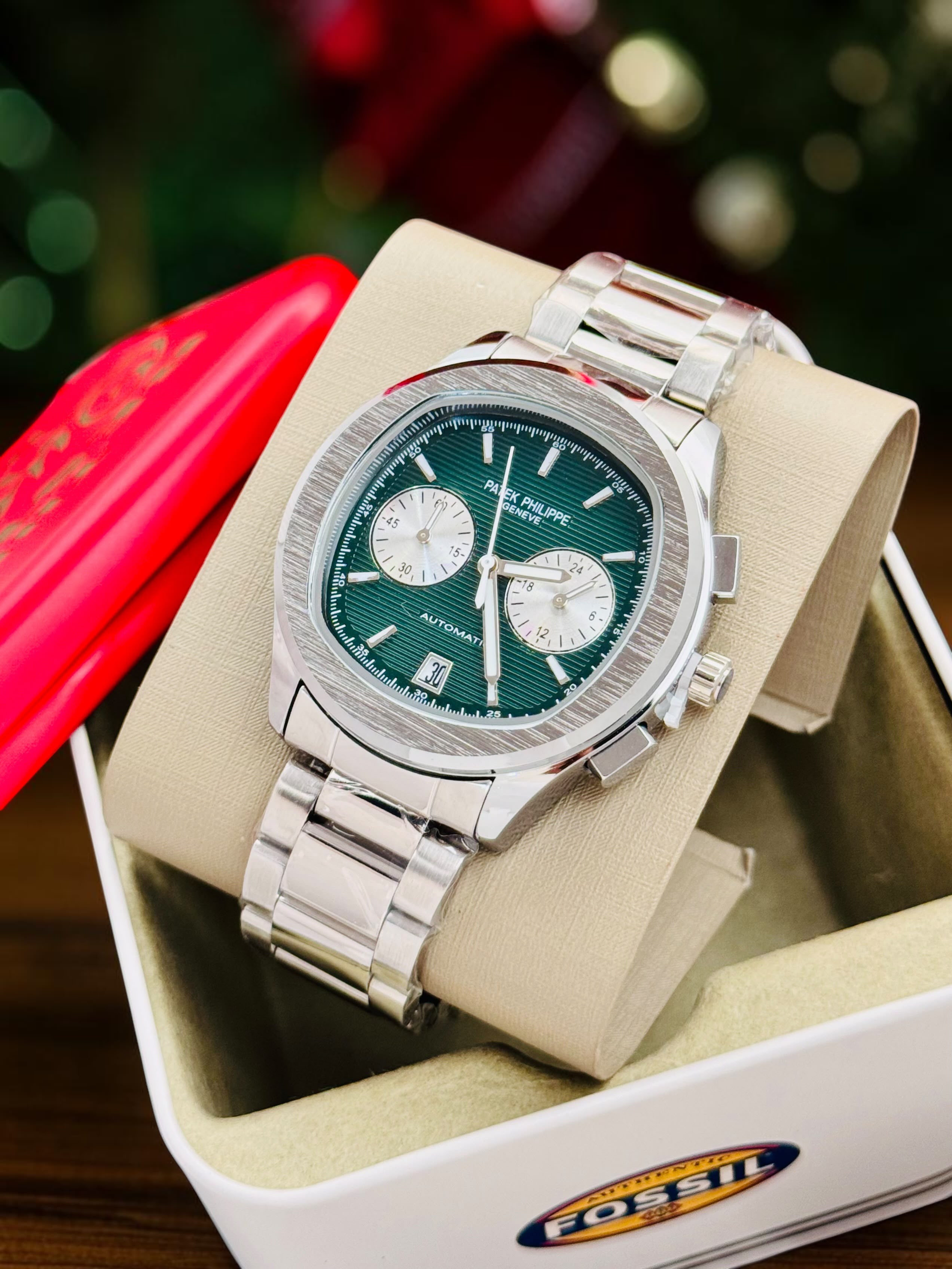 Luxury Gold Tone Automatic Style Men's Watch with Date Display