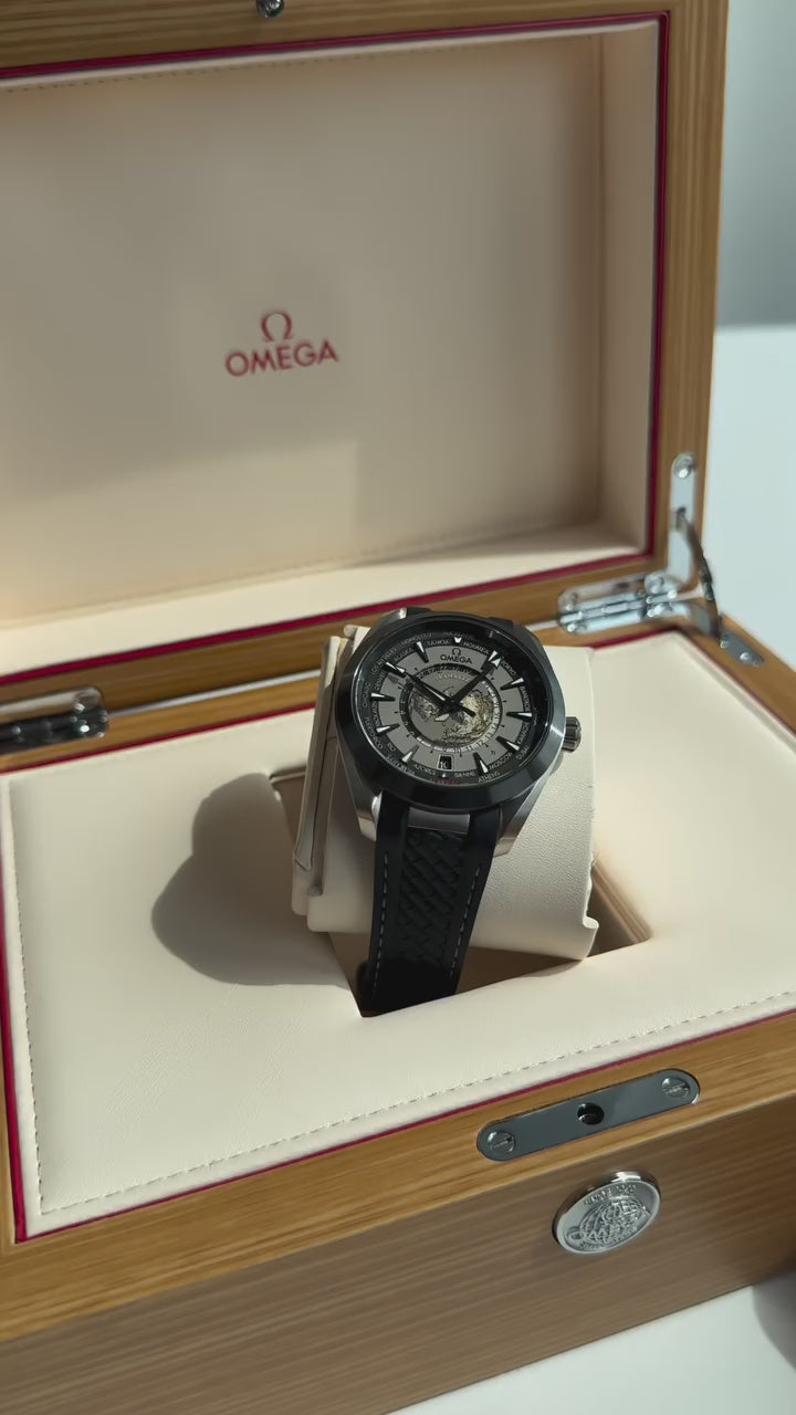 OMEGA Seamaster Aqua Terra 150M Worldtimer 43mm – Titanium, Grey Worldtimer Dial & Black Rubber Strap